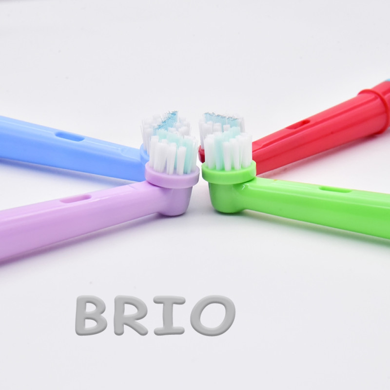 Насадки змінні до електричних зубних щіток oral b дитячі м'які EB-10A 4 шт